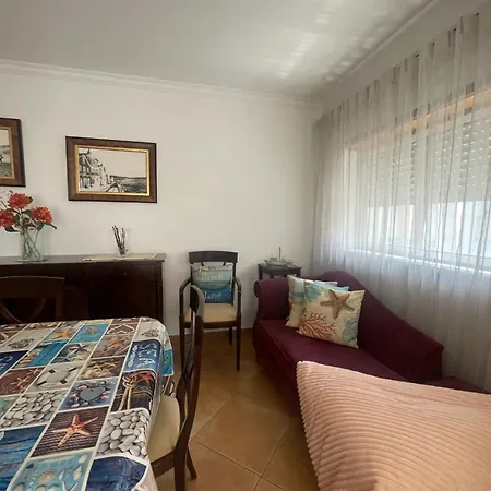 Spacious With Sea View In - 120 M², Fireplace Apartment